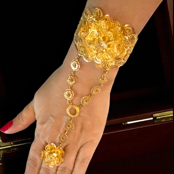Elegant Solid 21K 916 Yellow Gold Fancy Floral PANJA Hand Bracelet BEAUTY!! - Picture 6 of 17